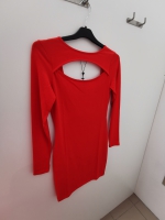 Красное короткое платье с открытой спиной